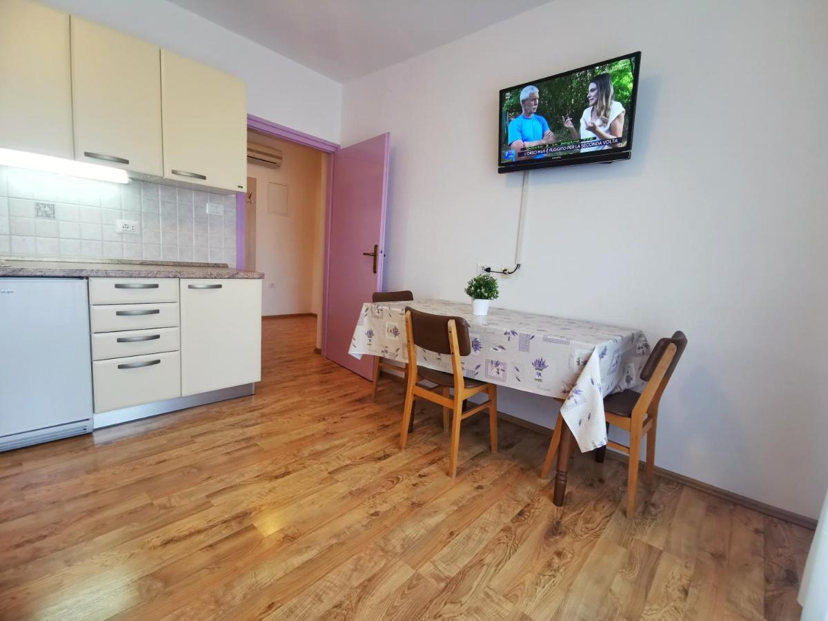 Apartments Sokolic Nerezine Buitenkant foto